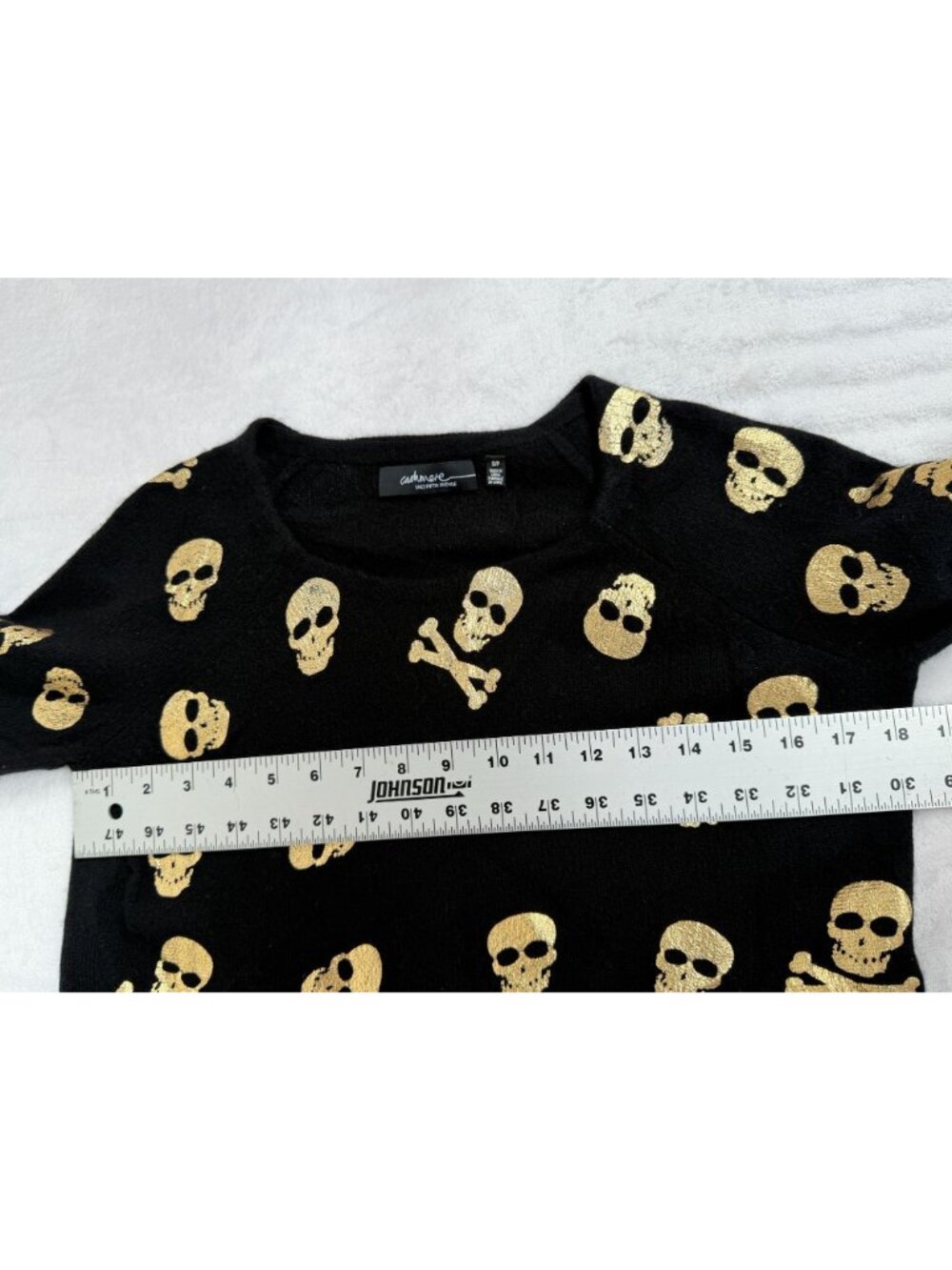 Saks Fifth Avenue Womens 100% Cashmere Gold Metallic Skull Sweater Size S/P - Picture 6 of 7